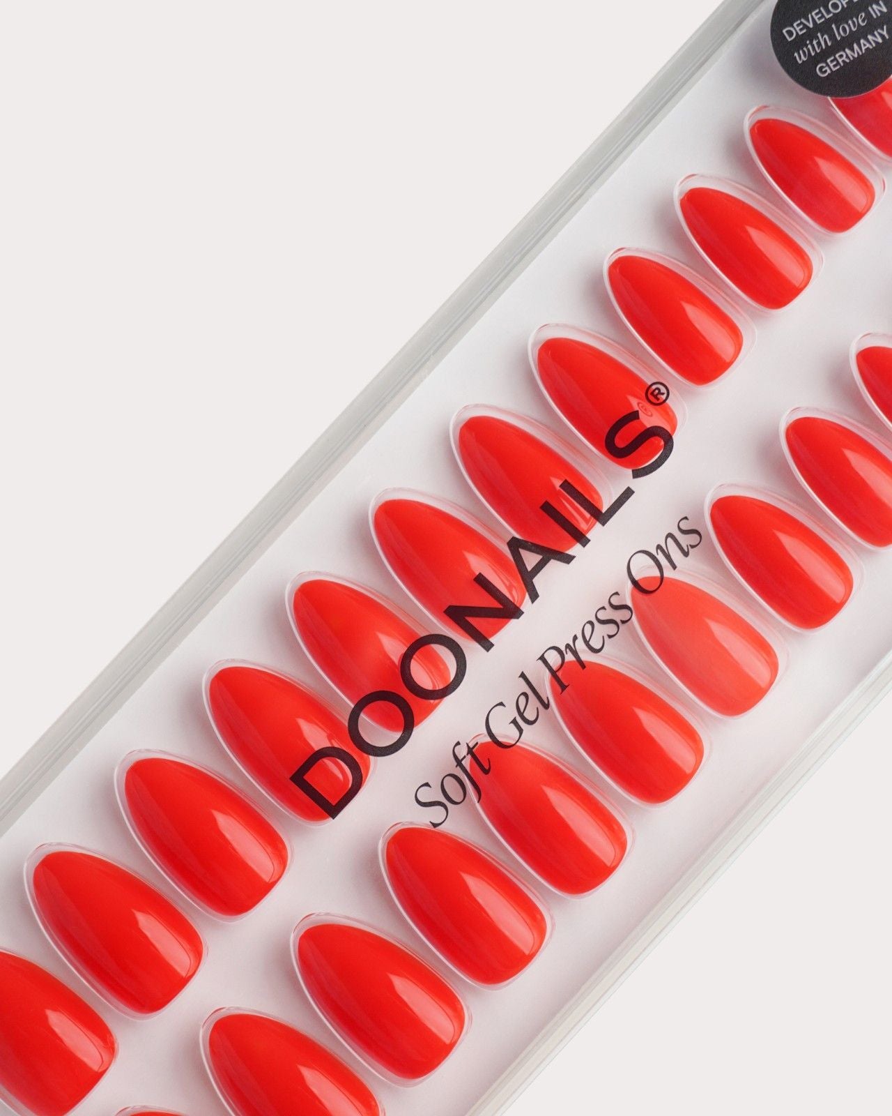 On Fire Short Almond Soft Gel Press Ons - Doonails Netherlands