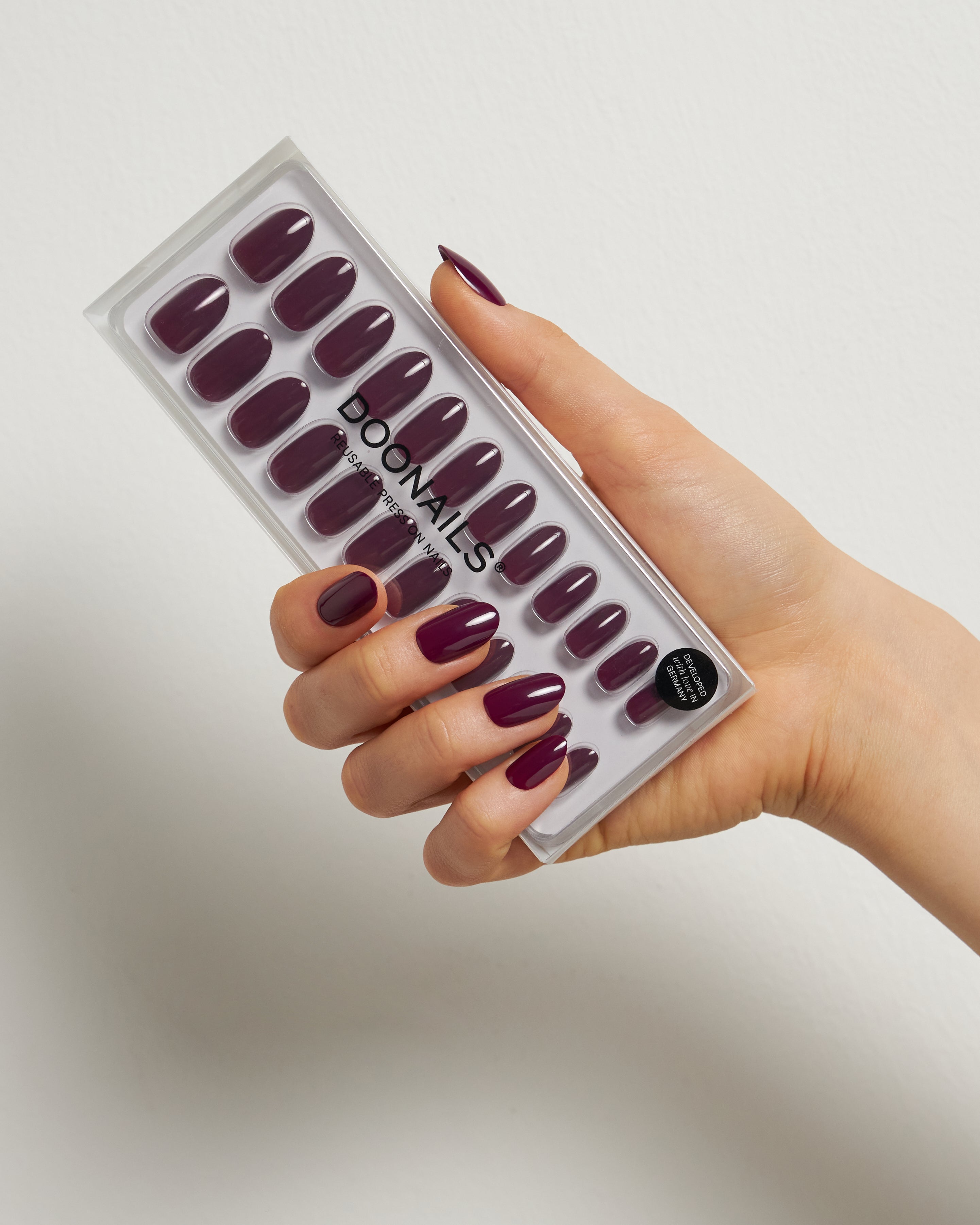 Into You Medium Round Soft Gel Press Ons - Doonails Netherlands