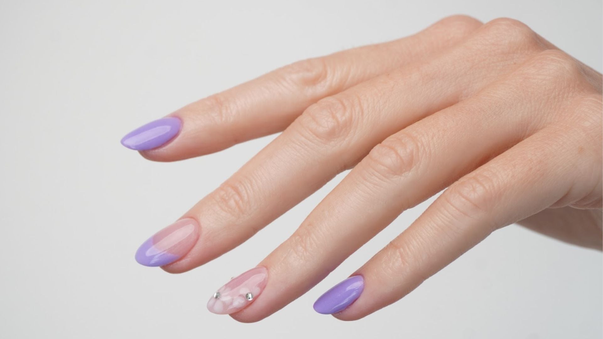 Round nails: 6 inspirerende designs voor ronde nagels - Doonails Netherlands