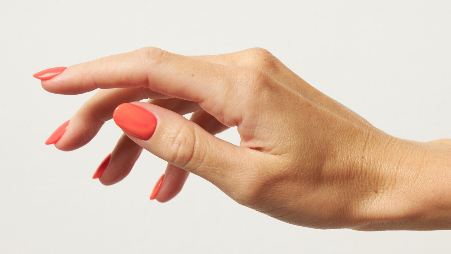 Sterk ding: zo werkt de apex-methode met Dipping Powder