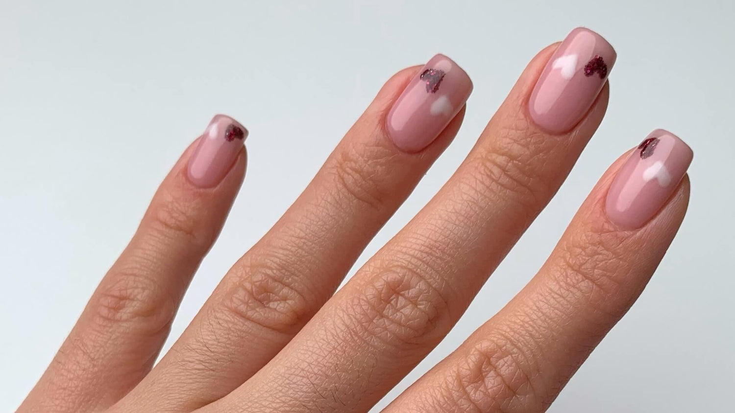 Love is in the air: betoverende nageldesigns voor Valentijnsdag - Doonails Netherlands