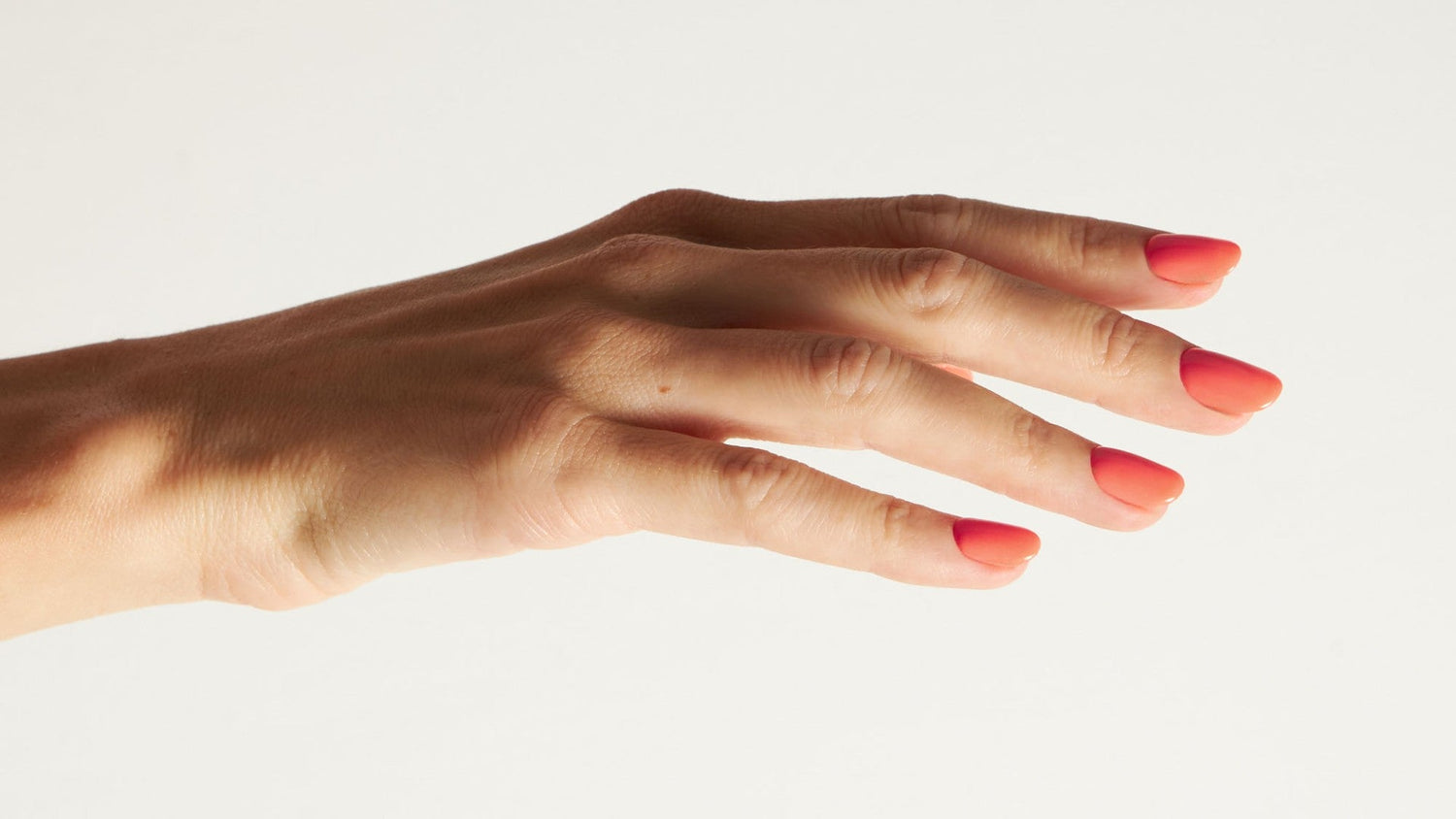 In volle bloei: de 10 beste lentekleuren voor je nagels