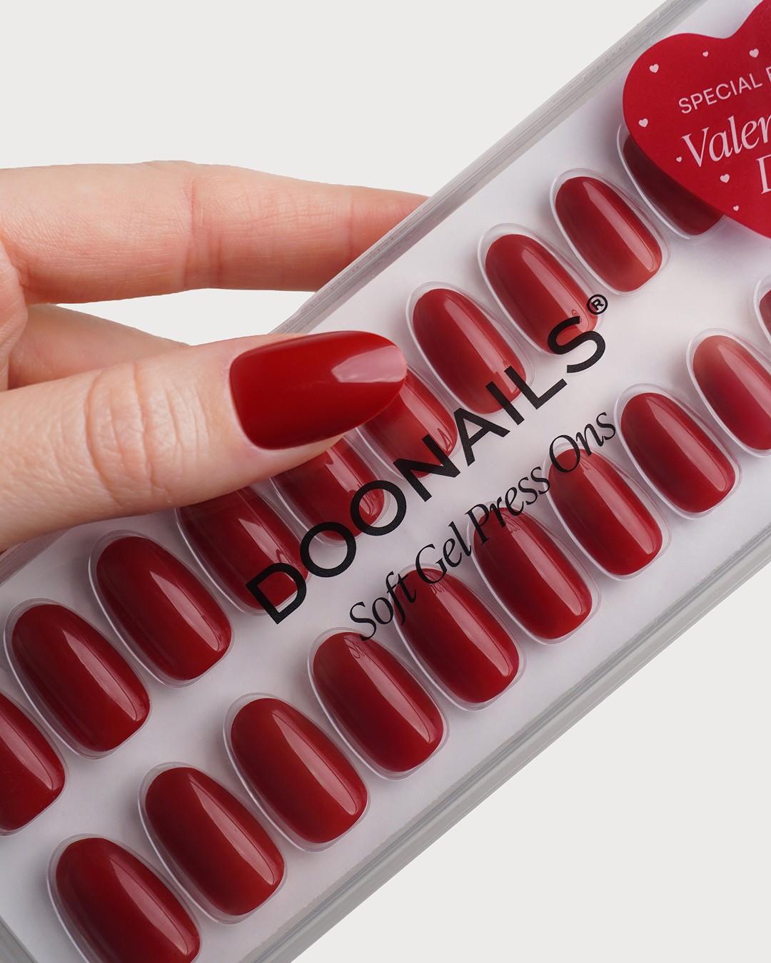 Heartbreaker Medium Round Soft Gel Press Ons