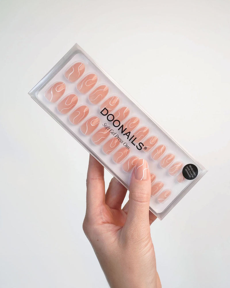White Swirl Medium Round Soft Gel Press Ons - Doonails Netherlands