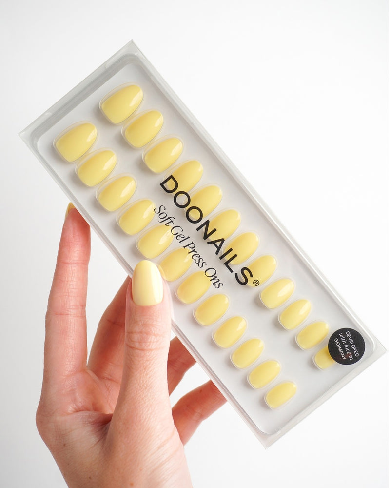 Lemon Sorbet Short Round Soft Gel Press Ons - Doonails Netherlands