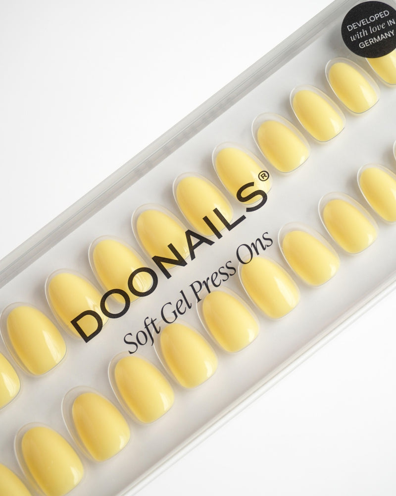 Lemon Sorbet Short Round Soft Gel Press Ons - Doonails Netherlands
