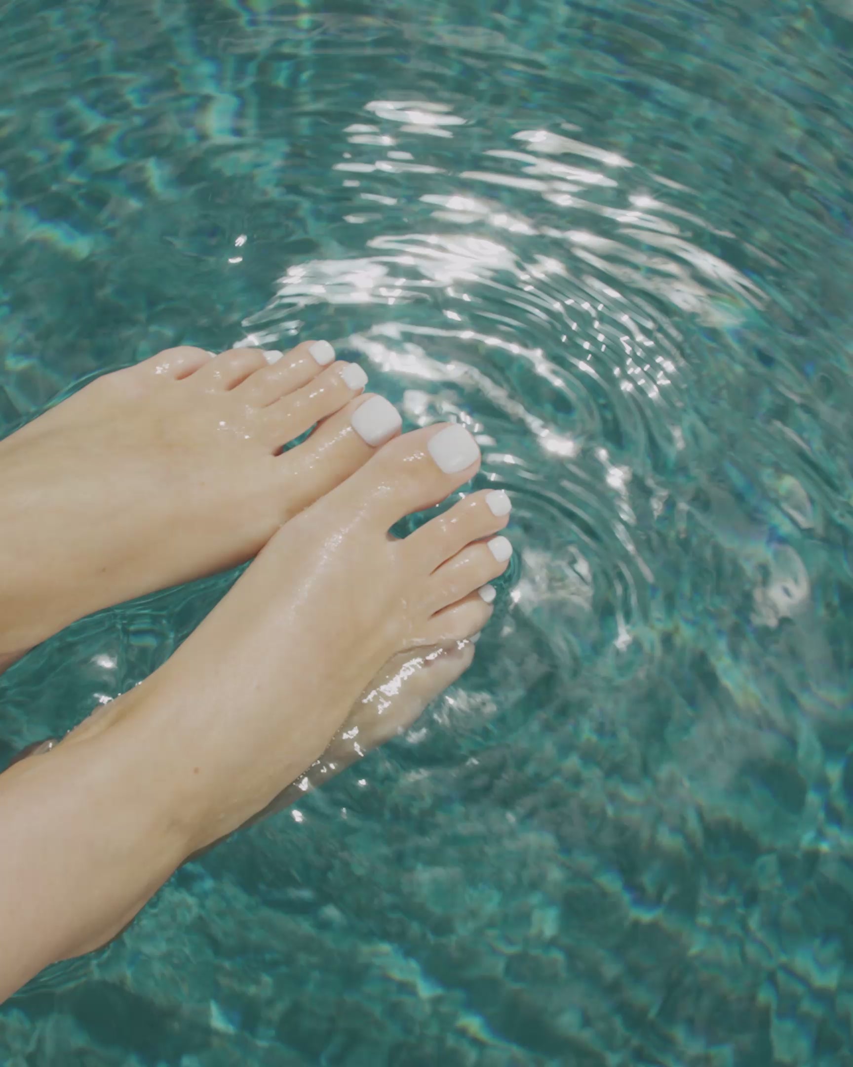 Snow White Pedicure Soft Gel Press Ons