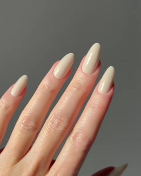 Vanilla Medium Almond Soft Gel Press Ons - Netherlands